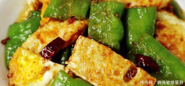 道菜|不想吃饭试试这道菜,做法简单,擀面杖一压,香辣开胃,比吃肉香