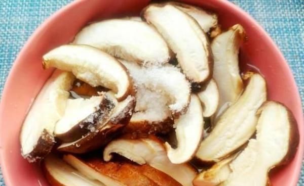 香菇|青椒炒香菇,一菜一故事,一道让人怀念的菜