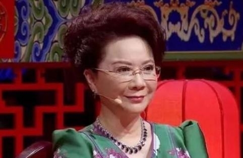 小品|蔡明:27次荣登春晚,一年痛失两位至亲,今59岁现状堪忧