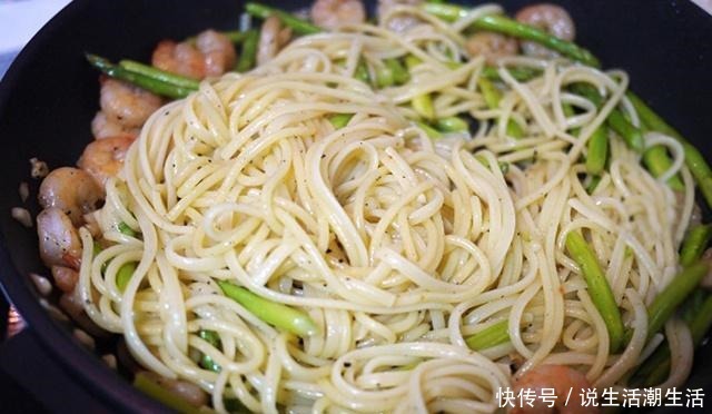 蒜末橄榄油|懒人晚餐,营养美味的意大利海鲜面,简单易学,做了两碗都不够吃