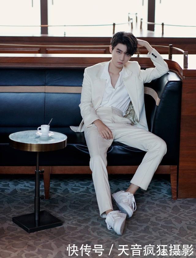 八月|王俊凯八月搭配合集,大帅哥衣品超级棒,一起学起来!????