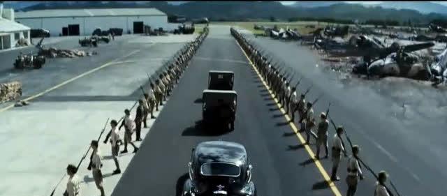 麦克阿瑟|麦克阿瑟统治日本7年，百般羞辱，临走却有百万日本人自发送行