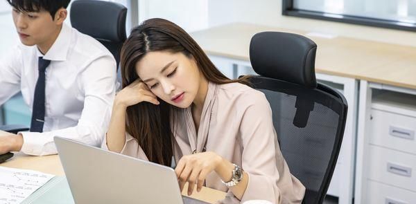 医院|“她连尿都解不出来”,19岁漂亮女孩被男友送往医院,无知坑人