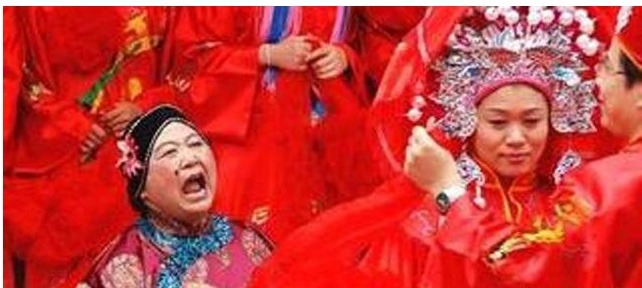 女方家里|农村俗语“新娘进了房，把媒人扔过墙”，什么意思有道理吗