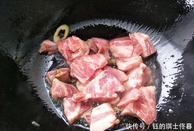  特香|黄瓜和它一搭配，营养翻倍，鲜香味美，简单一做特香