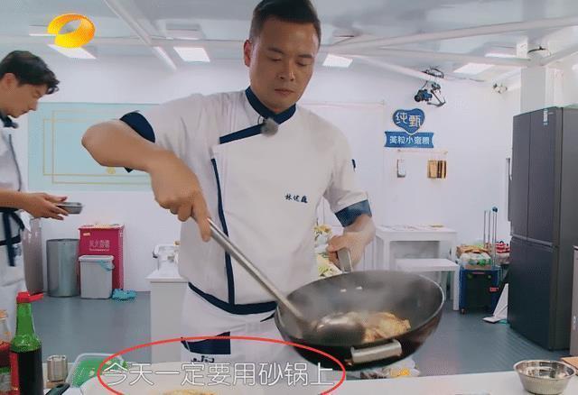  劣质|《中餐厅》遇上黑心商家，餐具全是劣质瑕疵品，顾客忍不住投诉