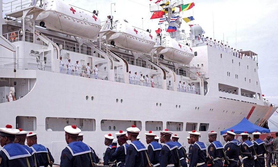  装备|中国这艘万吨大白船未装备任何武器，却没有一艘军舰敢攻击它