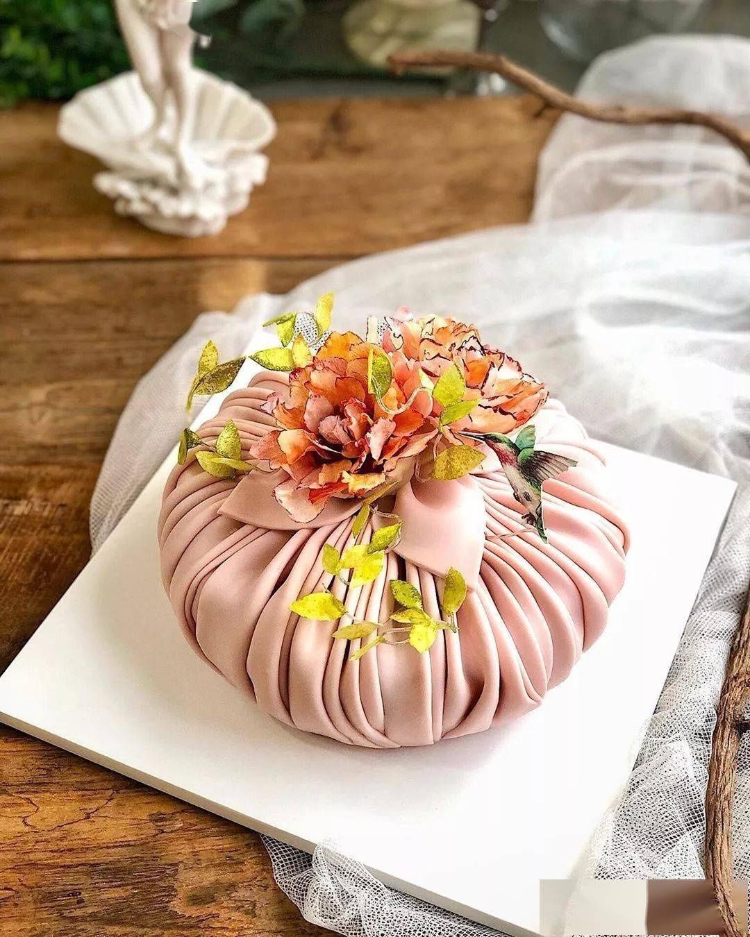 包袱蛋糕|脑洞太大韩国小姐姐晒神秘蛋糕,引百万粉丝每天催更太美了,每一张都让我流口水…