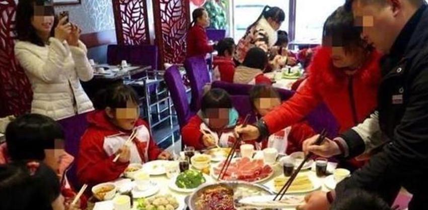 做法|6岁男孩往邻座的火锅里吐口水,父母视若无睹,店家的做法很解气