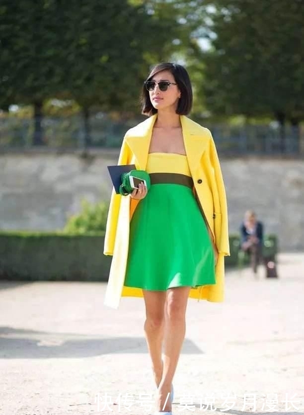 时尚|让我偷偷告诉你，绿色和黄色搭配不撞色，并且很显年轻与时尚气质