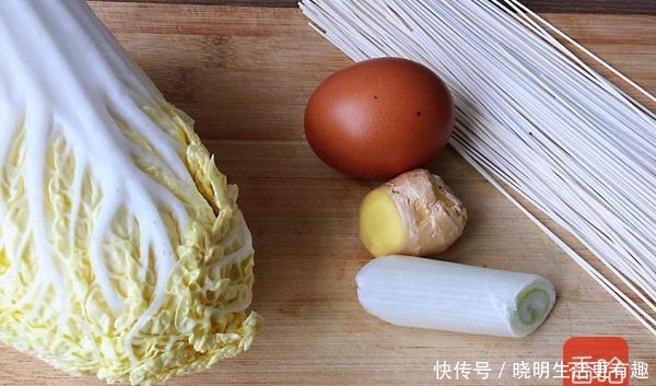 白菜鸡蛋汤|不到6毛一斤的食材，比萝卜还便宜，维C比苹果高4倍秋季多吃