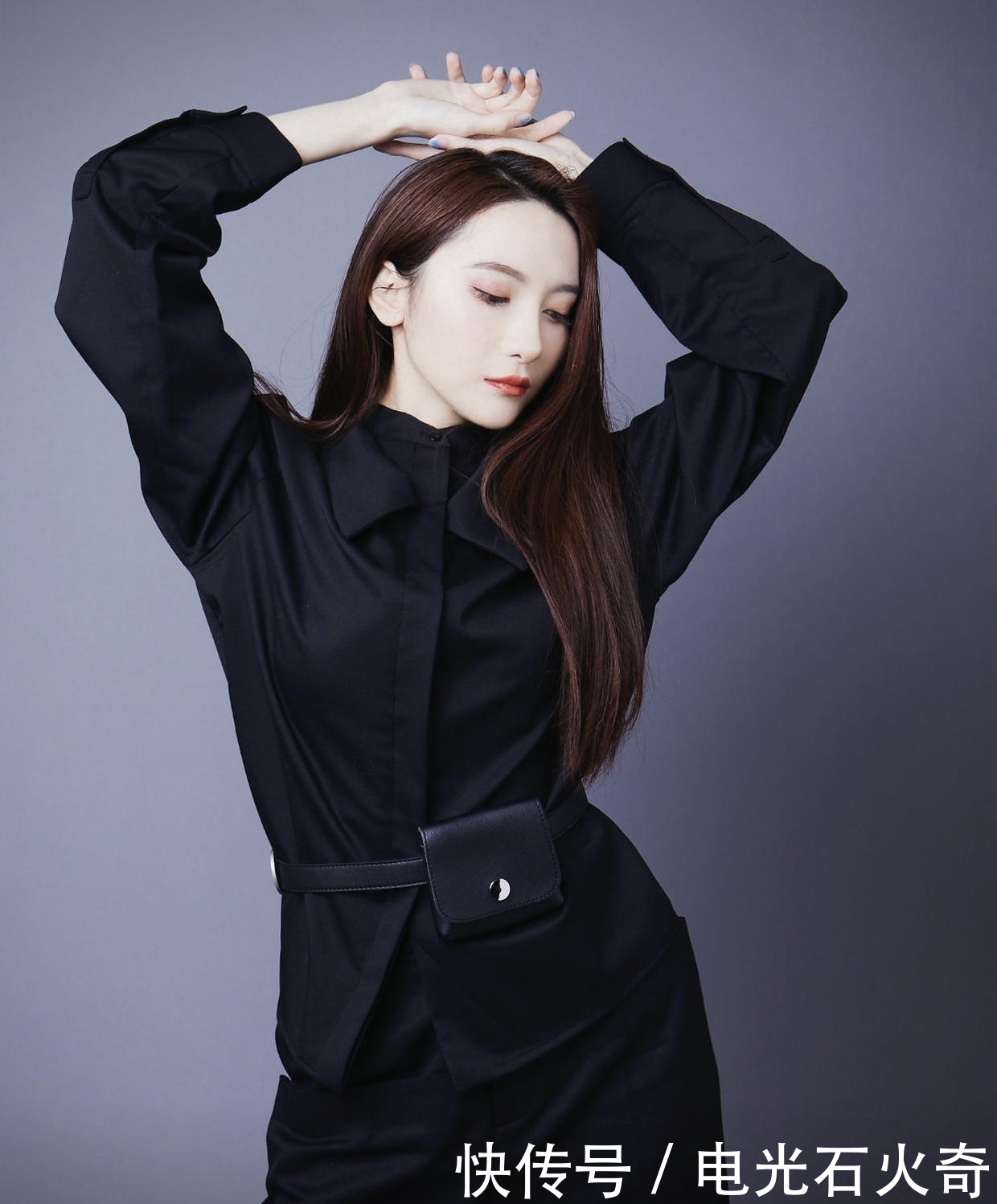 显得|陆婷穿红色“吊带裙”太养眼,显得身材凹凸有致,女人味十足!
