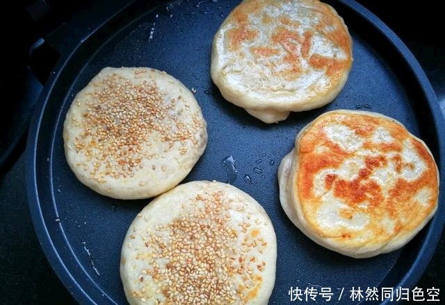  面粉|想吃烧饼不用买，没有烤箱也能做，煎一煎凉了也不发硬
