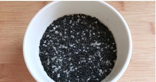 油炸|正宗油炸糕做法,糯米粉开水烫一烫,个个空心不塌陷,吃着不油腻