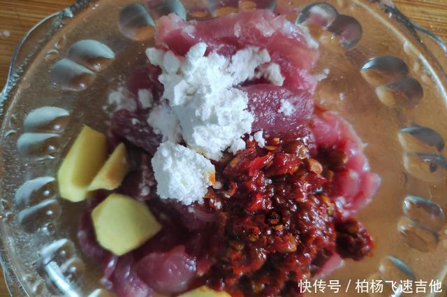 下饭|秋天,遇到此菜别错过,2块钱一斤,营养美味,炒肉吃很下饭