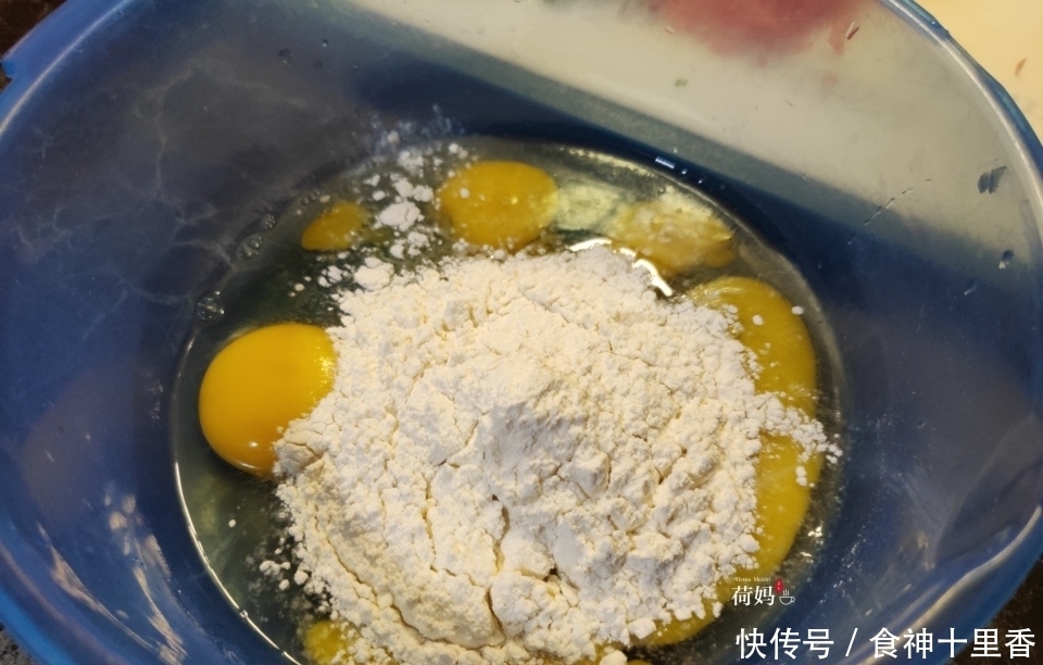 孩子|洋葱和鸡蛋别再炒着吃,做成早餐饼,鲜香可口,好吃又营养!