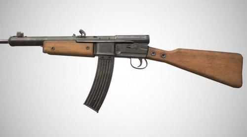 德国|二战德国垂死挣扎之作，空重4.6公斤冲锋枪，产量还没完成，德国亡了