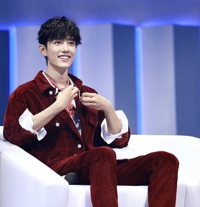  东方|《东方卫视》宣传片三次提及肖战，来看舞台上的百变肖战