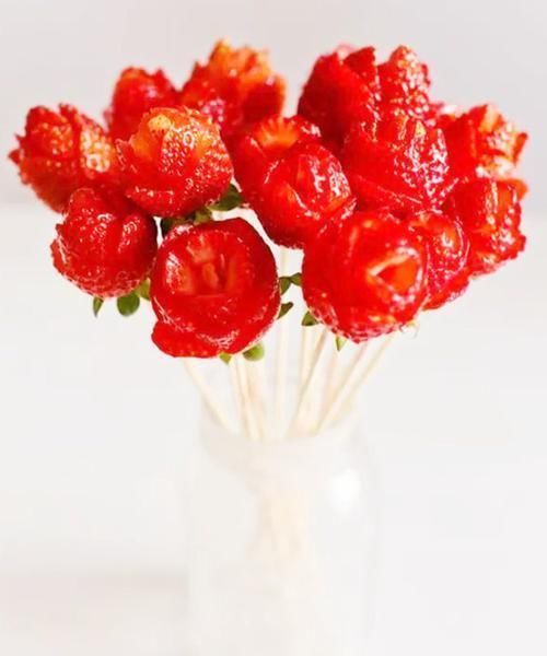 迪拜|迪拜的土豪怎么吃水果,草莓认了,菠萝认了,看到西瓜不淡定了