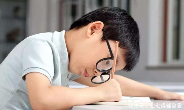  惭愧|孩子收拿零食走出超市，被要求双倍赔偿，母亲的话让工作人员惭愧