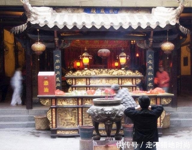  穷光蛋|一傻子为了祭拜关羽, 家里的财物通通被骗走, 从富豪变成了穷光蛋