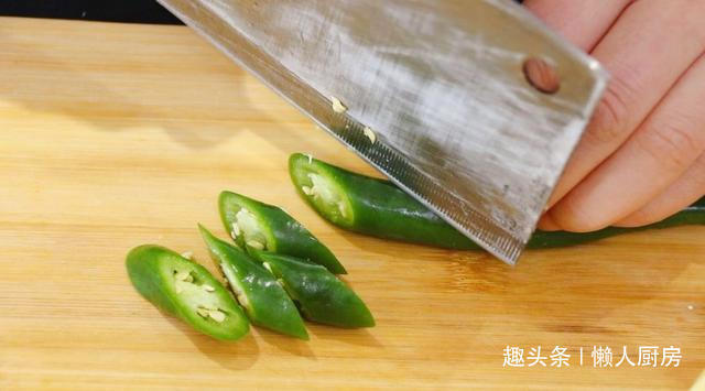 配上|想吃肉了,做了一道土豆炖排骨,配上韩式辣酱,太下饭了