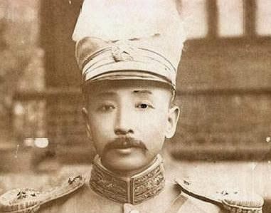 张学良|此人跪在张作霖坟前，痛哭流涕，说了4个字，字字扎心！