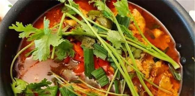 热油下入|婆婆进城来看老公,我特意做一桌菜招待,饭后她打开冰箱不想走了