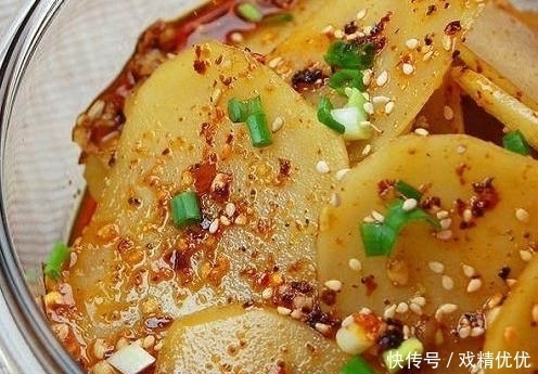  干锅|精选美食推荐：干锅鲫鱼，泡椒鱿鱼须，黄花菜木耳炒肉丝的做法