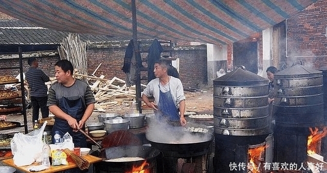 喝酒|农村酒席酒成摆设，原因主要有六点:
