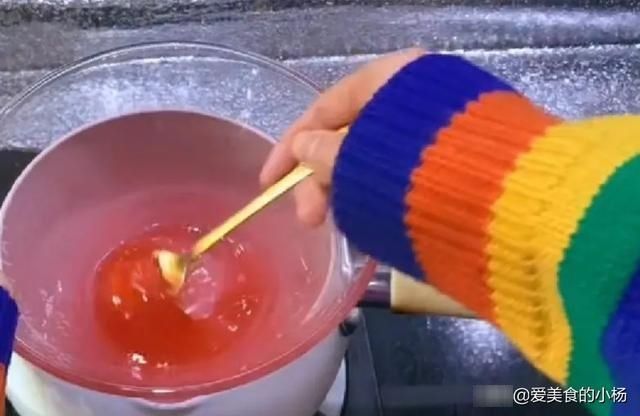 瞬间|最简单的网红甜品仙桃奶冻,抖音百万赞神仙甜品,敲开瞬间超治愈