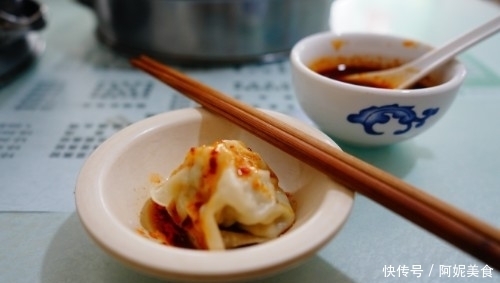 西安|53岁大叔卖蒸饺20年,日售三四百笼,供出两名大学生