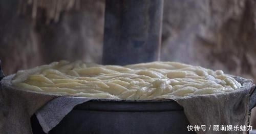 连吃|土豆加1盆面粉,不炖不煮不油炸,特色做法连吃3天都不腻!