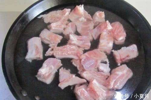  错误|排骨焯水后为何又腥又硬，看看大厨都是怎么做的？