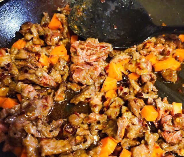 家常菜|胡萝卜炒牛肉,一道家常菜下饭菜,简单好吃