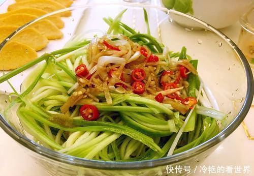 难怪|凉拌西葫,很多人第一步就做错了,难怪不好吃,大厨:这样做才对