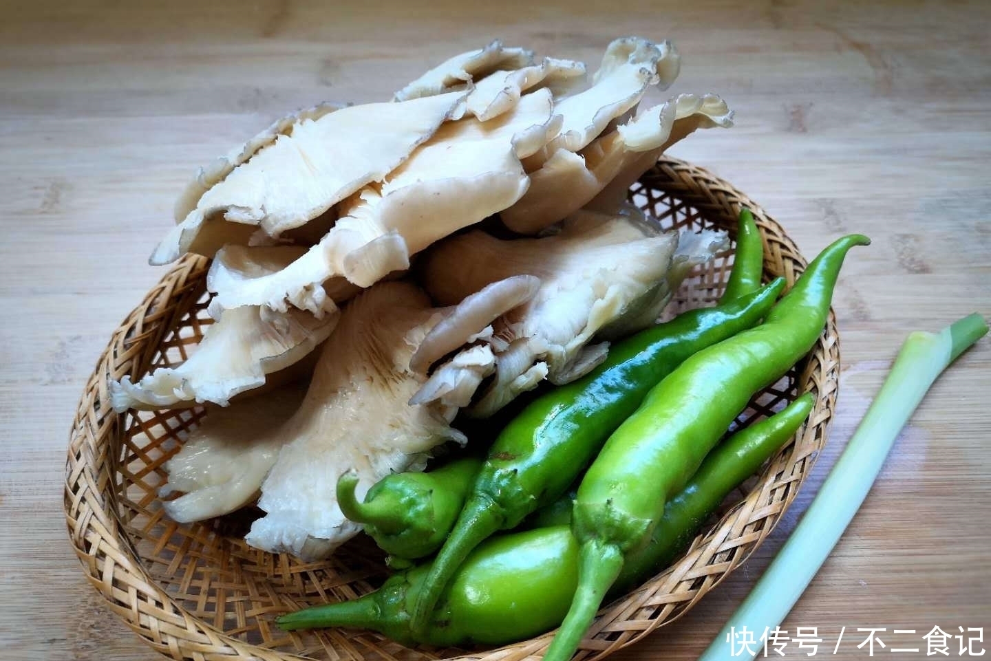 孩子|秋季,孩子宁可不吃肉,也想吃这菜,比吃肉过瘾,三两下吃光一盘