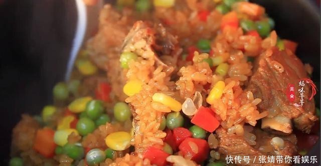 排骨|排骨焖饭怎么做好吃?告诉你正确做法,肉香不腥,米饭软糯入味