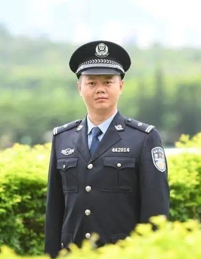 藏不住|藏不住了！法院人的军姿飒爽！