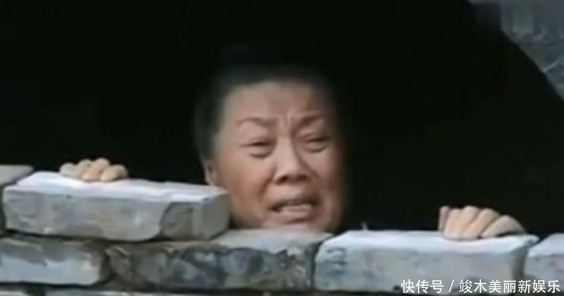 真的|这样的丧葬习俗真的残忍!还活着就送进坟墓,送一次饭加一块砖!