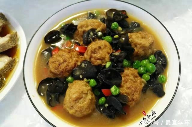 老妈|晒晒我家年夜饭,我和老妈一起做了满满一桌菜,一家人吃嗨了