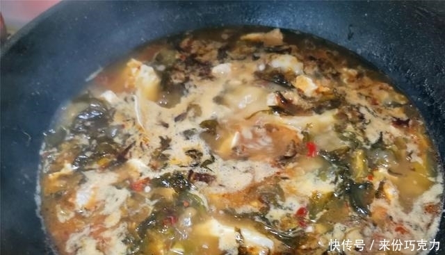  简单|家常酸菜鱼的做法，简单容易学，味道和餐馆一样好，鱼肉鲜嫩酸爽