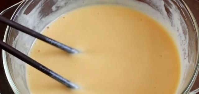 高筋面粉|面包新做法,只要面里加4个鸡蛋,不用和面不揉面,好吃又简单