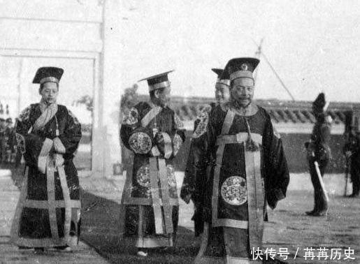 取代|曾国藩有50万兵马未造反,袁世凯仅有7万人马,为何敢取代清朝