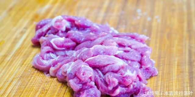 好吃|辣椒炒肉到底怎样做才好吃呢炒之前多加这一步，肉片香辣下饭