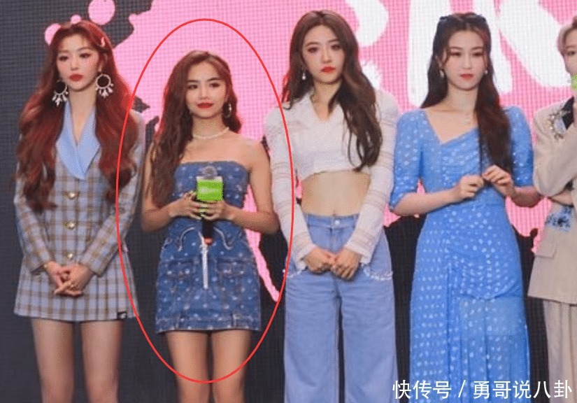 综艺|THE9全员合体官宣综艺,队长安崎站边边,有谁注意虞书欣站在哪!