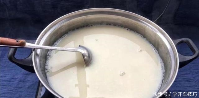 倒入适量|煮豆浆时,放点“它”,营养比牛奶还高,每天一杯,早上精神倍佳