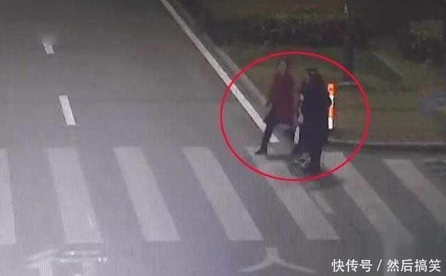 做法|司机停车礼让，遭3名女子戏耍扣三分，交警做法获老百姓支持