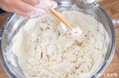 松软|蒸包子,冷水上锅还是热水包子铺老板分享经验,包子松软不回缩