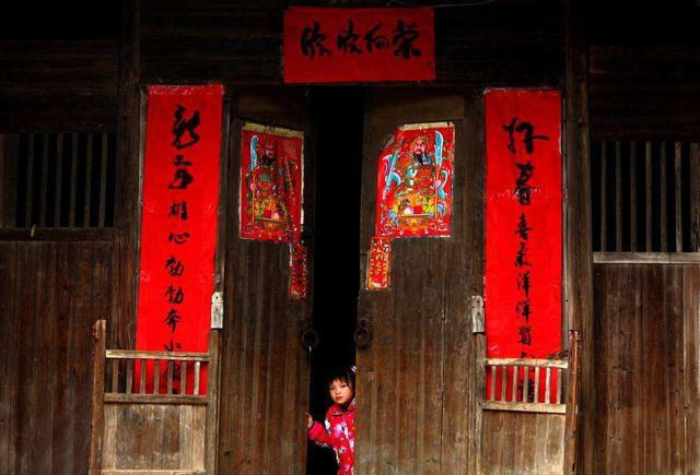  糊糊涂涂|上联“东和尚，西尼姑，两厢情愿，糊糊涂涂”，书生的下联成经典